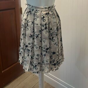 Banana Republic Floral Pleated Skirt Black Cream Sz 6 EUC office workwear dressy